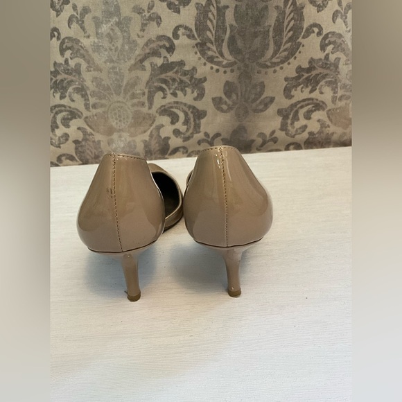 Moda Spana Cream/Tan Pointy Toe Heels Patient leather Size 8 - Picture 9 of 10
